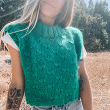 Cargar imagen en el visor de la galería, Patron Daisy Vest