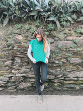 Cargar imagen en el visor de la galería, Patron Daisy Vest