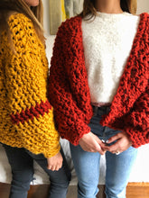 Cargar imagen en el visor de la galería, Patron Chaleco Flora