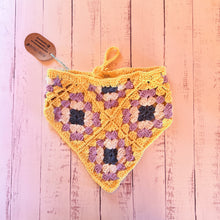 Cargar imagen en el visor de la galería, Bandana Triangular Crochet

